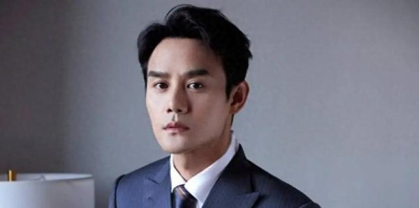 宏琳优配 父亲肺癌去世一个月，他也查出肺病，王凯不婚真相曝光，太心疼！